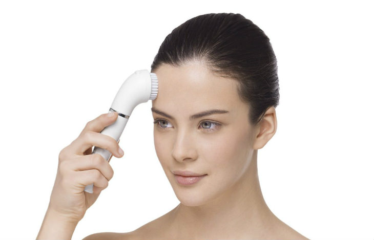 Braun Facial Epilator in use