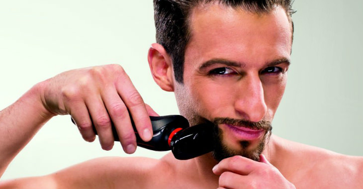 Philips Norelco YS524 41 Beard Styler in use