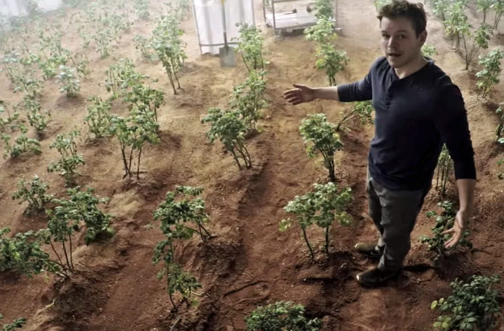 Martian-Matt-Damon-Martian-Field